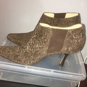 Issac Mizrahi Brown Pattern Ankle Boots